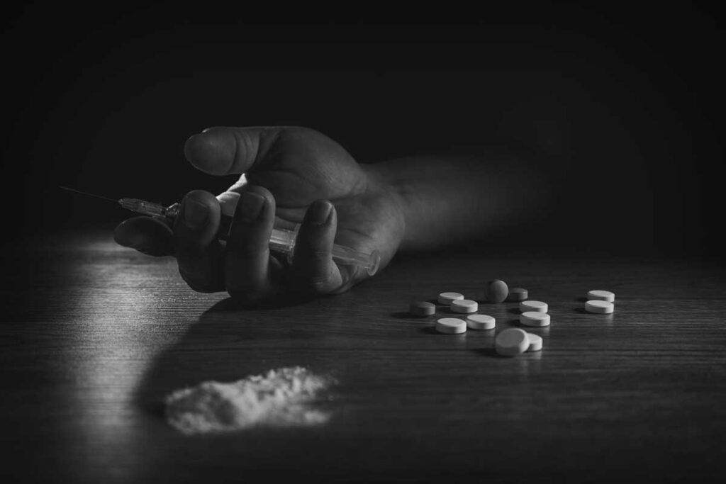 Heroin Addiction Signs and Risks img